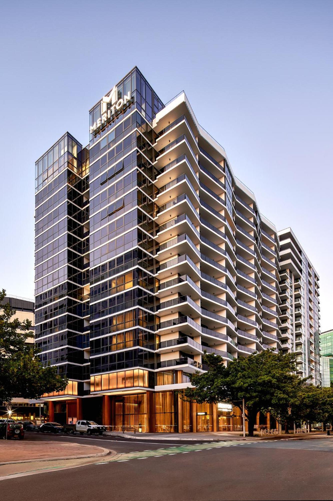 Meriton Suites Camberra Exterior foto The completed building