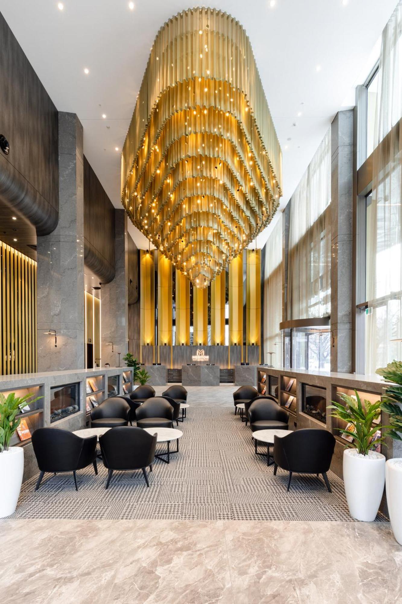 Meriton Suites Camberra Exterior foto The lobby of the hotel