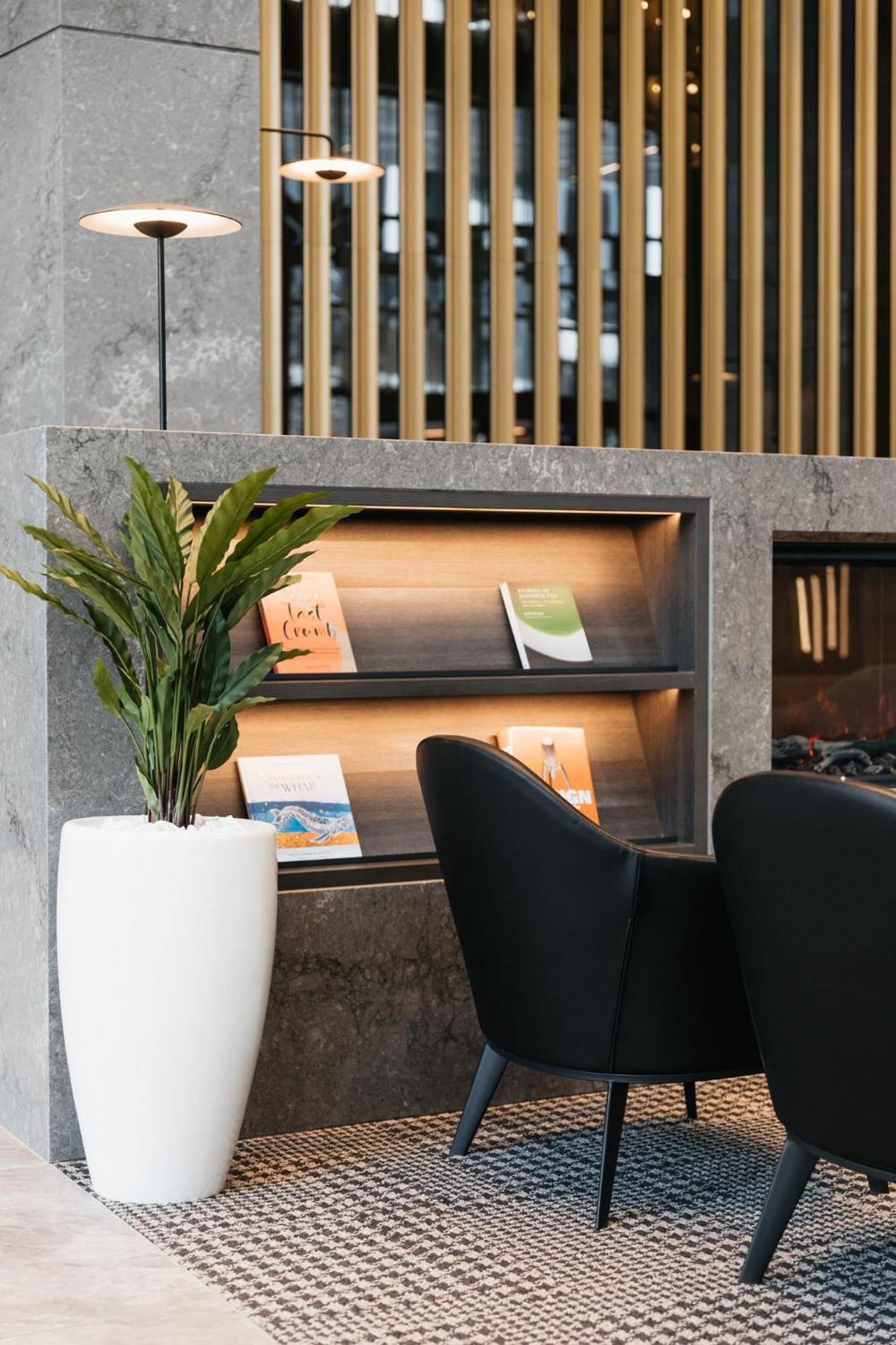 Meriton Suites Camberra Exterior foto Interior of the lounge
