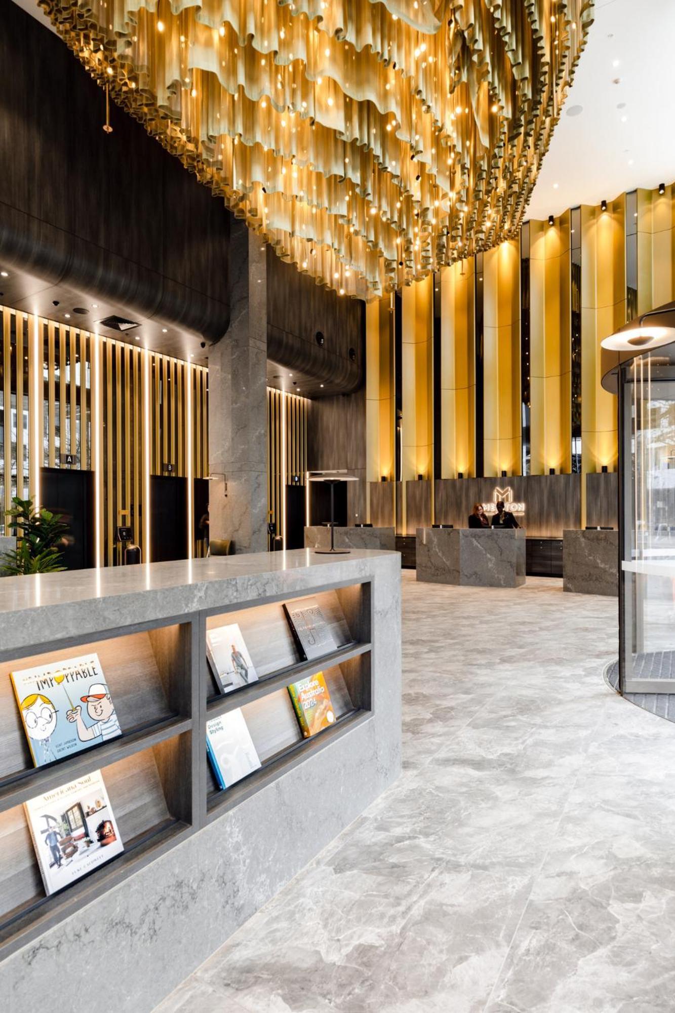 Meriton Suites Camberra Exterior foto The lobby of the hotel
