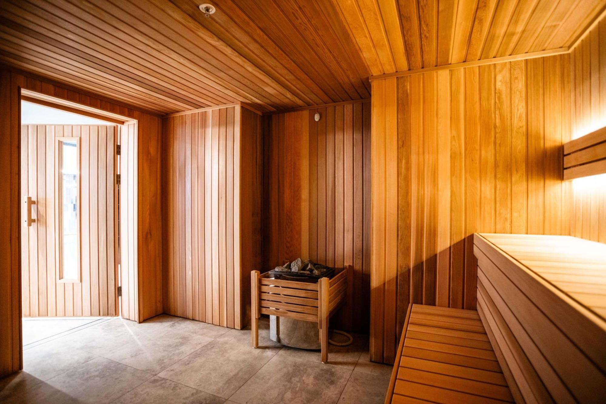Meriton Suites Camberra Exterior foto A Finnish sauna