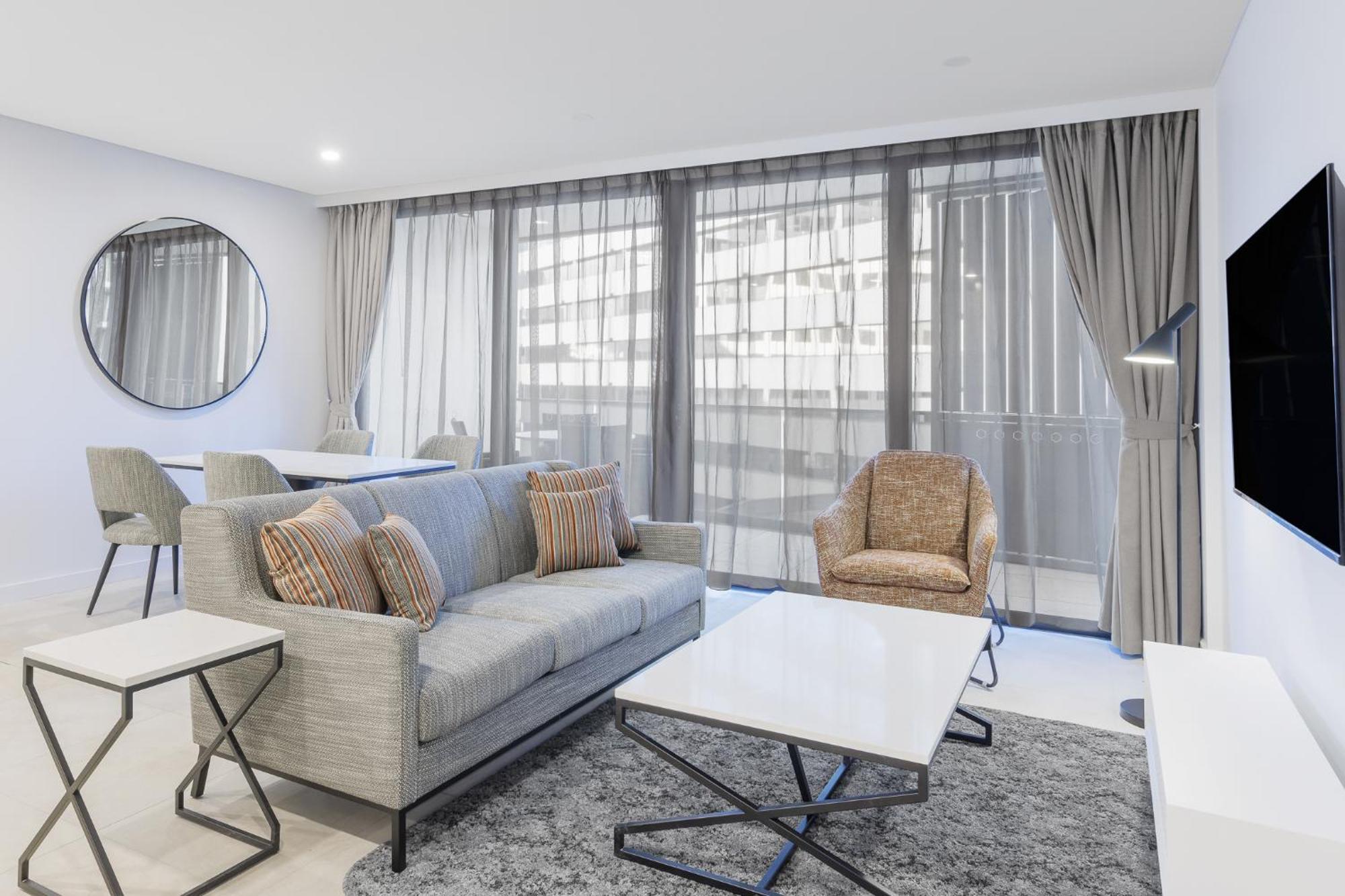 Meriton Suites Camberra Exterior foto The interior of a typical apartment