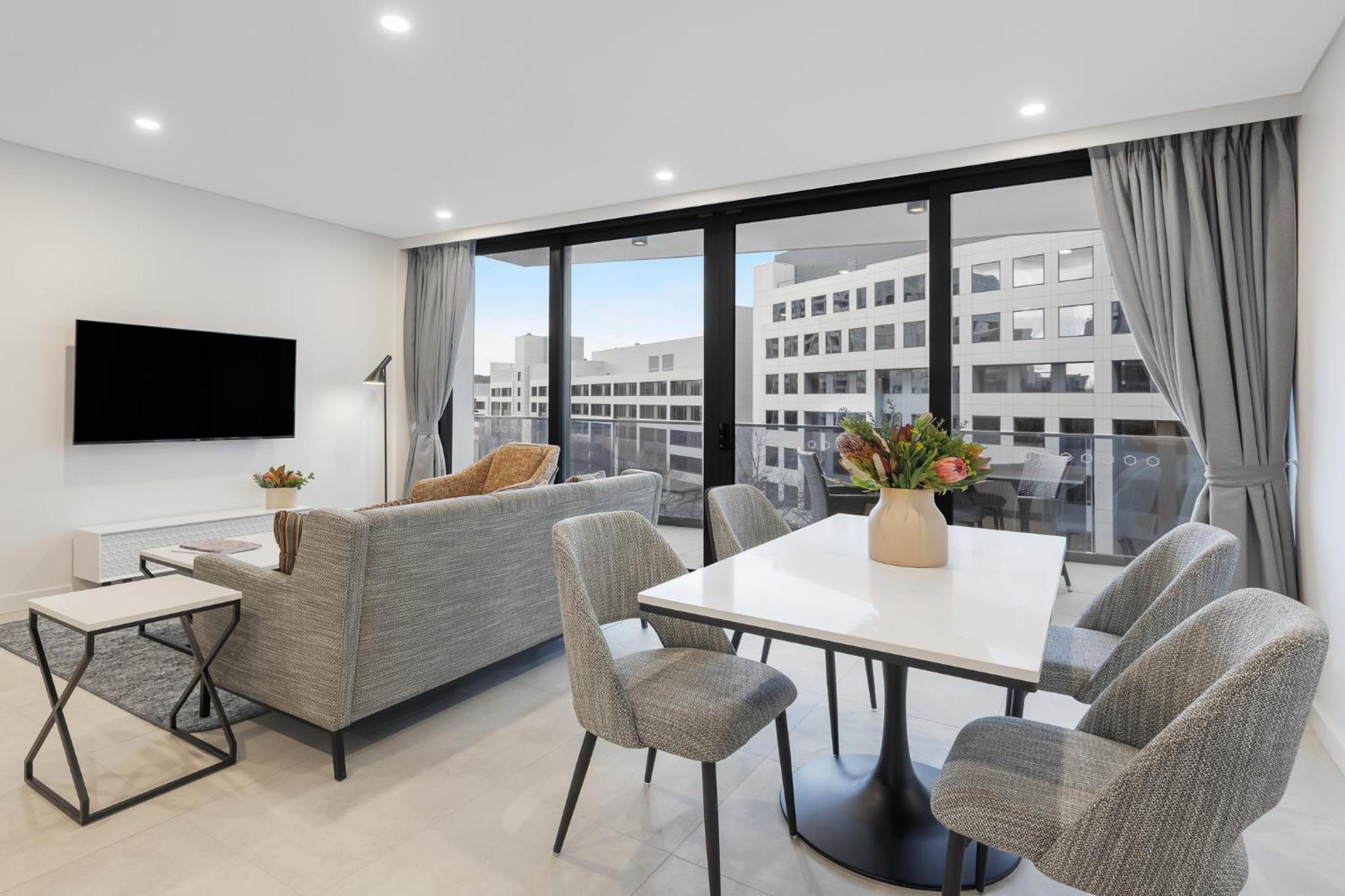 Meriton Suites Camberra Exterior foto The interior of a typical apartment