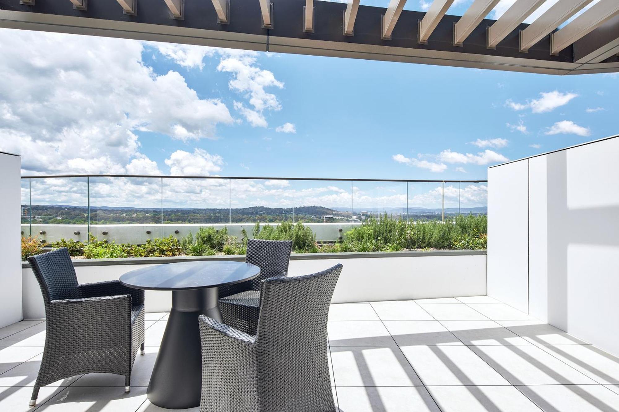Meriton Suites Camberra Exterior foto Skyline Residences