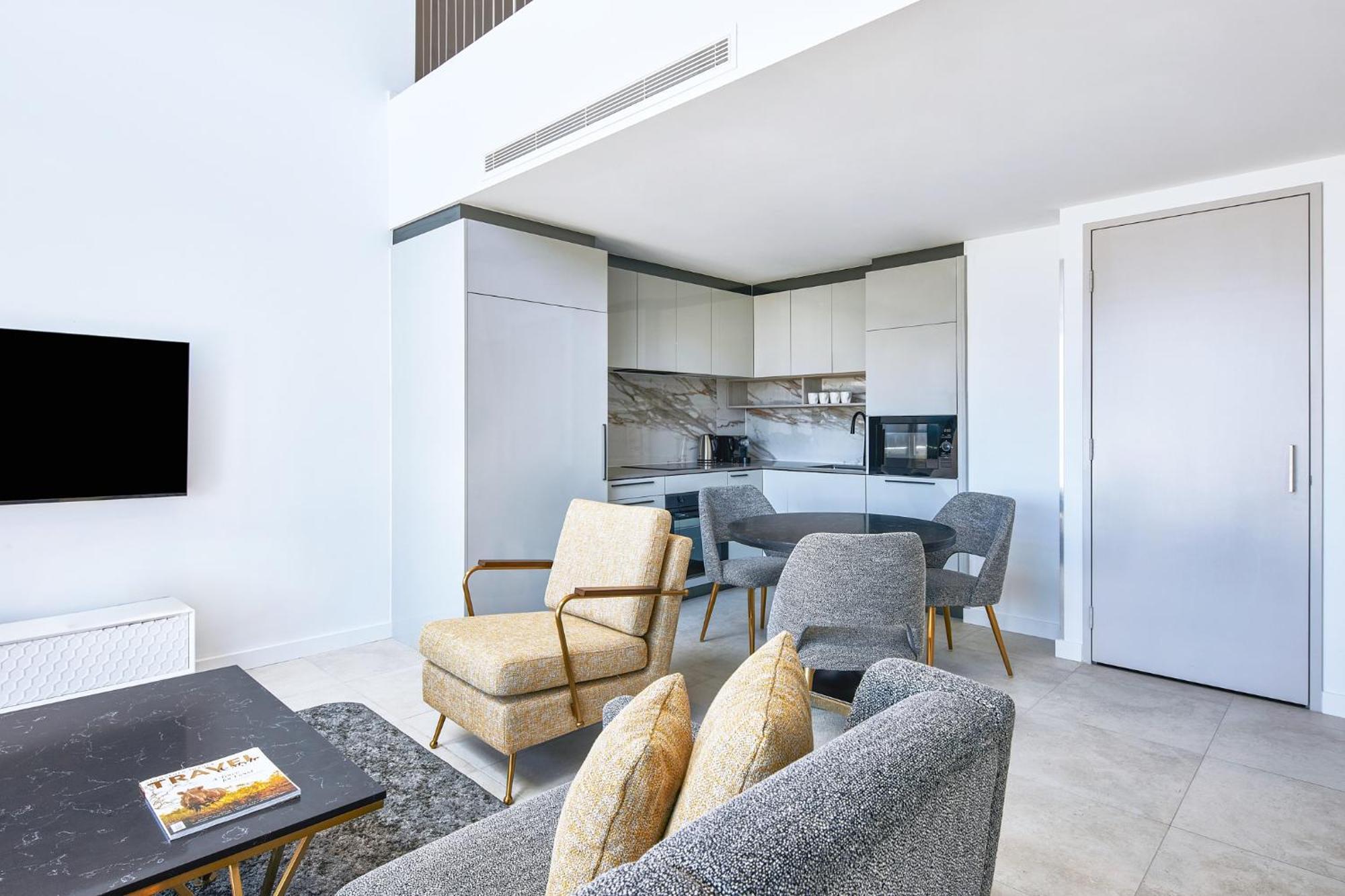 Meriton Suites Camberra Exterior foto The interior of a typical apartment