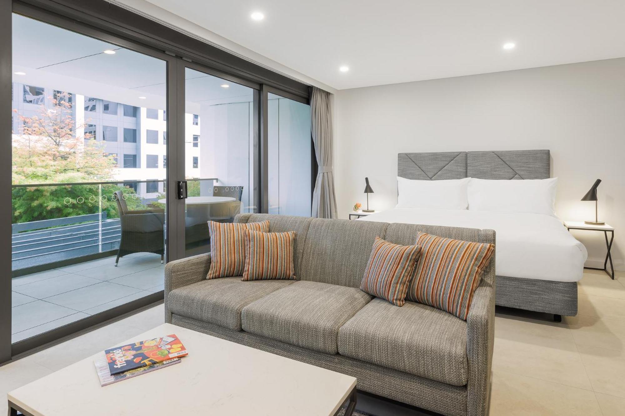 Meriton Suites Camberra Exterior foto A typical Studio apartment at the Mantra on Hay Street
